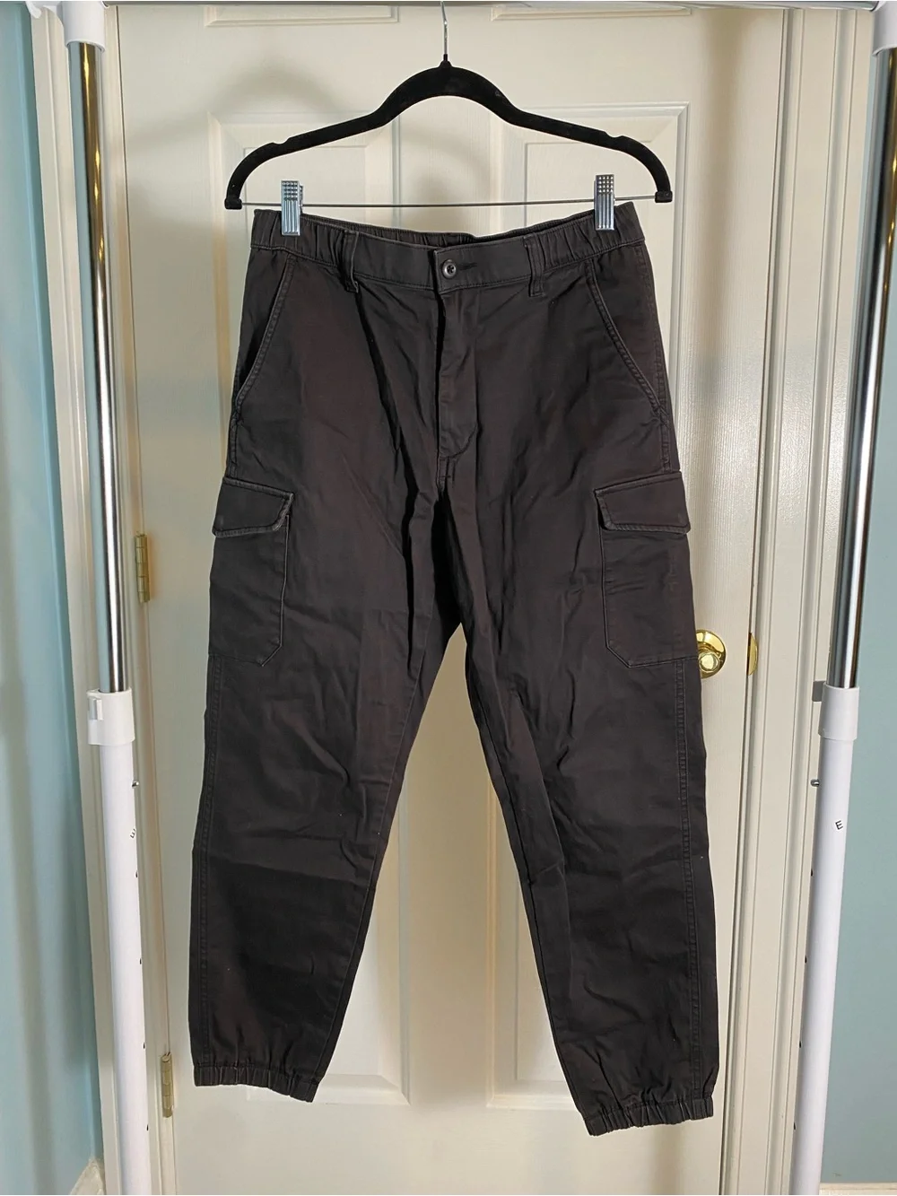 Uniqlo Black Cargo Tapered Joggers